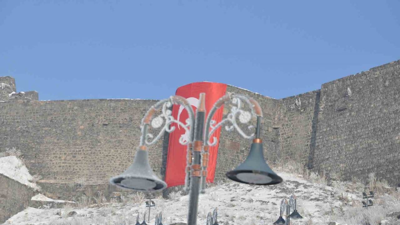 Kars'ta Büyüleyici Kış Manzarası: Beyaz Zerafet