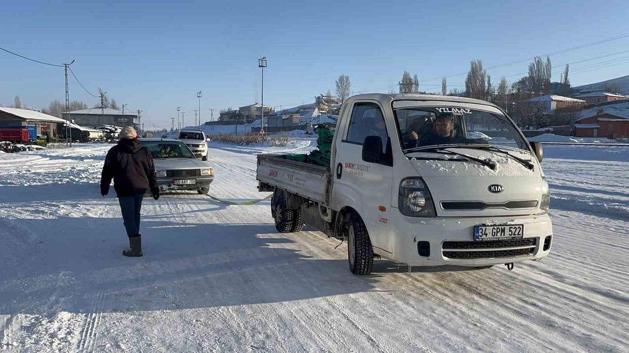 Kars'ta Dondurucu Soğuk Araçları Donattı