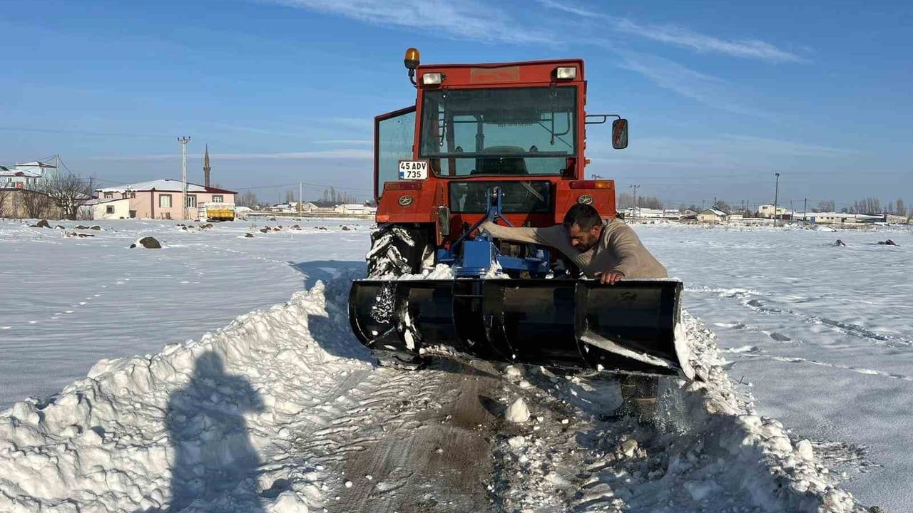 Kars'ta Duyarlı Vatandaşın Kar Mücadelesi