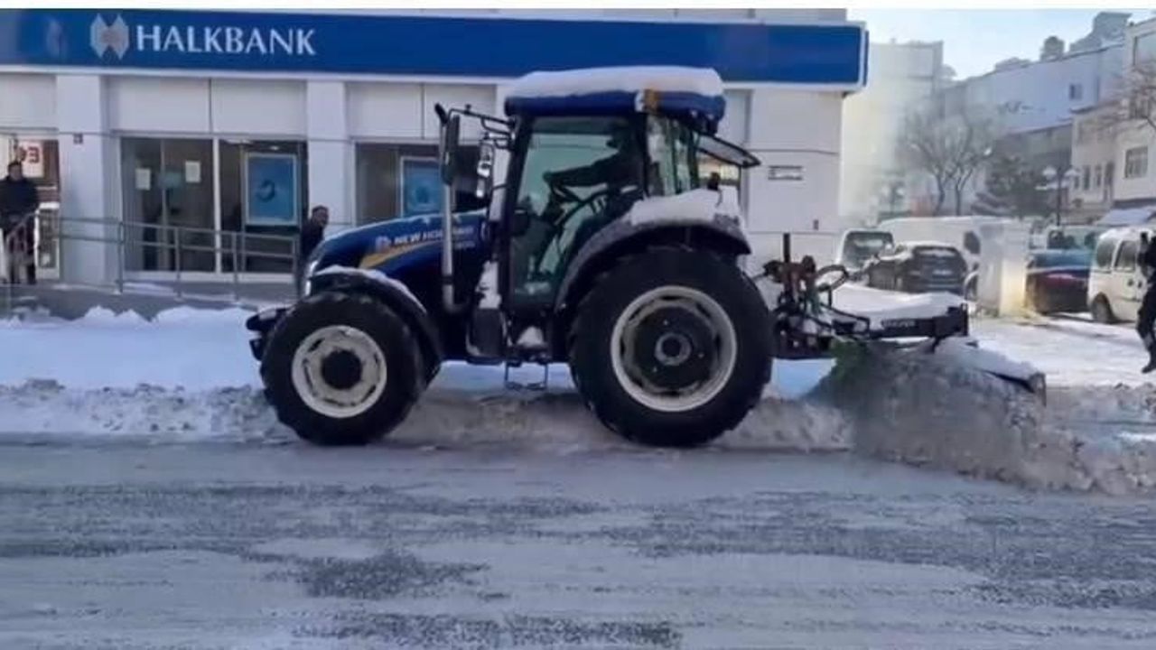 Kars'ta Esnafın Karla Mücadele Dayanışması