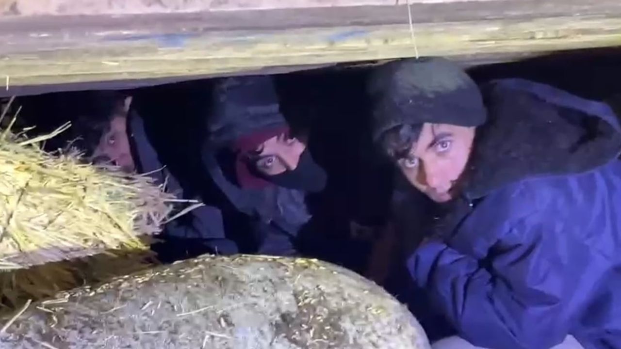 Kars'ta İki Ülke Vatandaşı Kaçak Göçmen Yakalandı