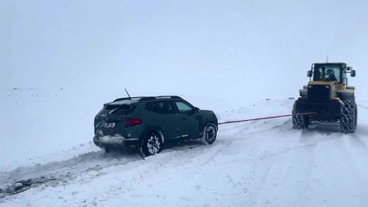Kars'ta Kar Yağışı ve Tipi Ulaşımı Zorlaştırıyor