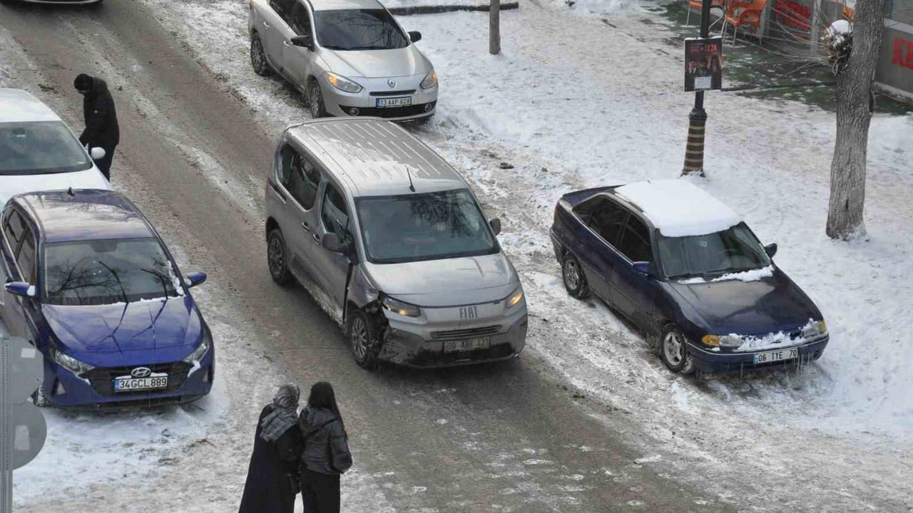 Kars'ta Trafiğe Kayıtlı Araç Sayısı 54.850'ye Ulaştı