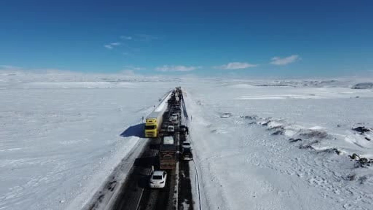 Kars'taki Karayolu Ulaşım Çilesi Sonlandı