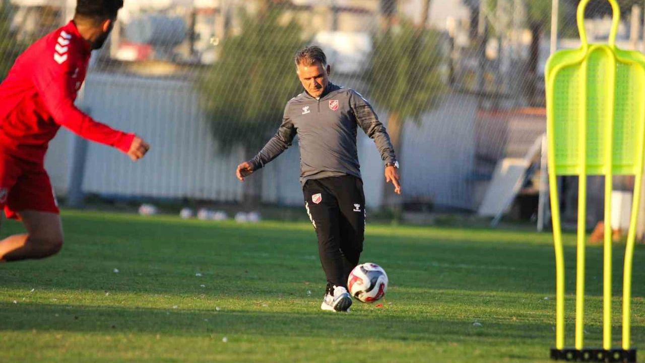 Karşıyaka Teknik Direktörü Basatemür, Bütçeye Uygun Transferler Yaptıklarını İfade Etti