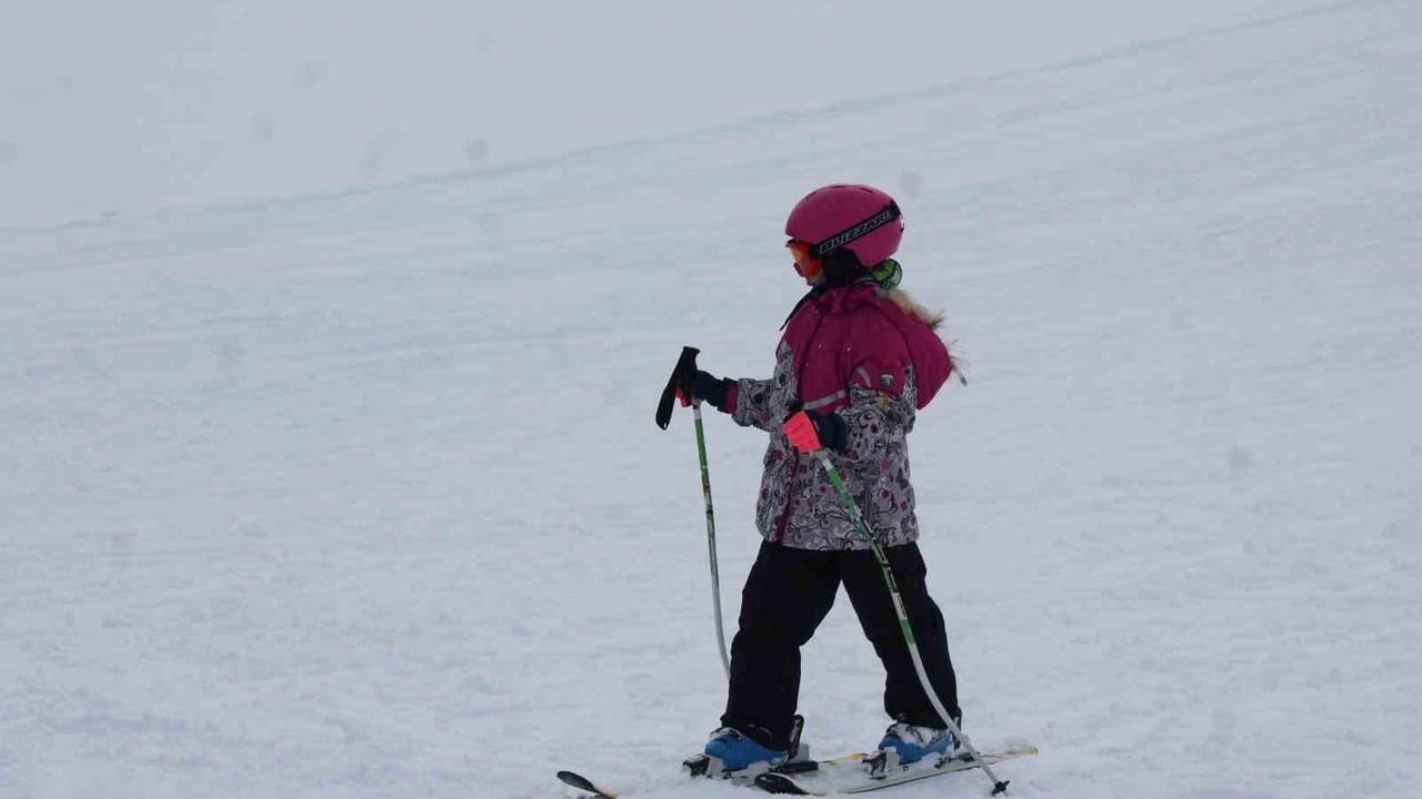 Karslı Çocuklar Kış Sporlarıyla Tanışıyor