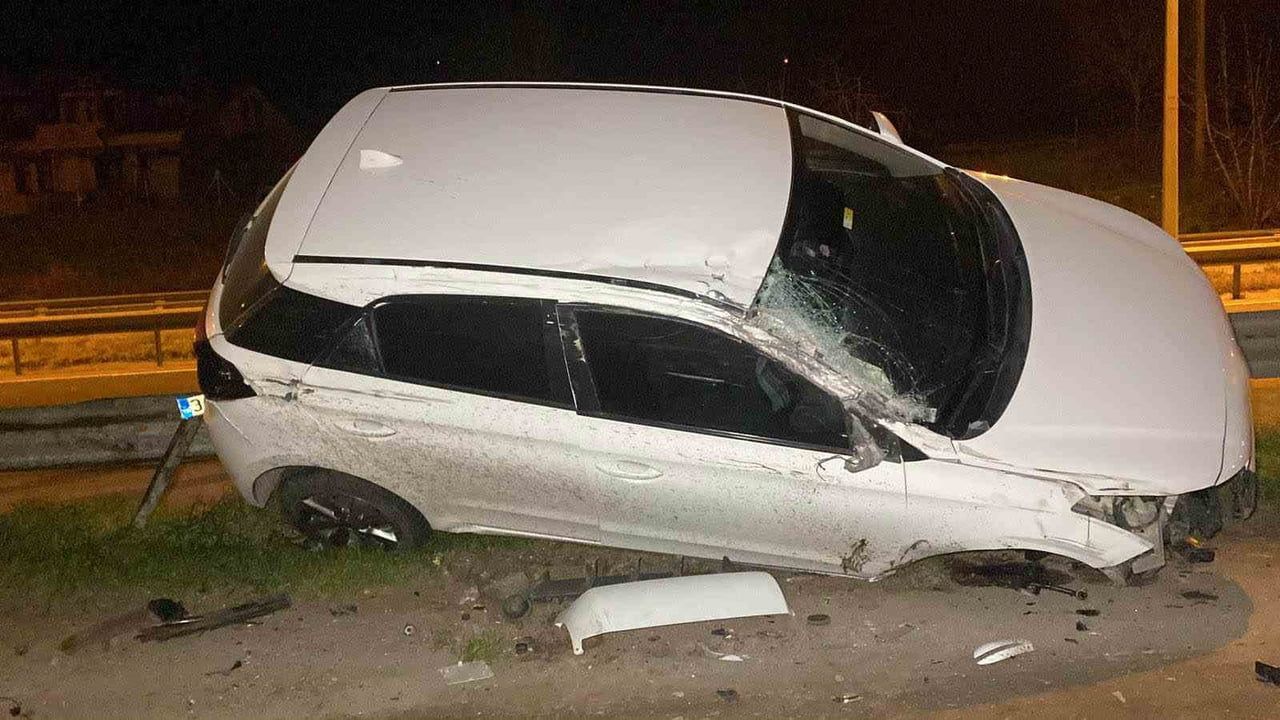 Kartepe'de Kontrolden Çıkan Otomobil Tıra Çarptı: 4 Yaralı