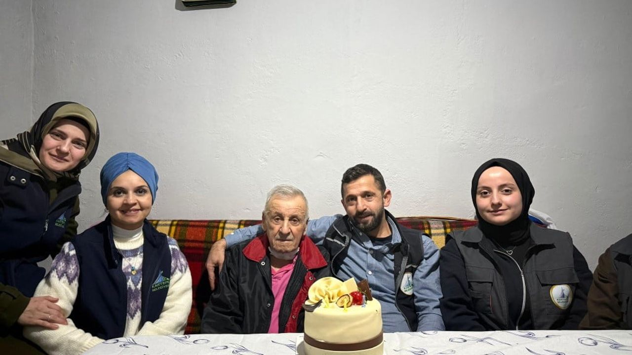 Kartepe'de Yaşlılara Yılbaşı Ziyareti