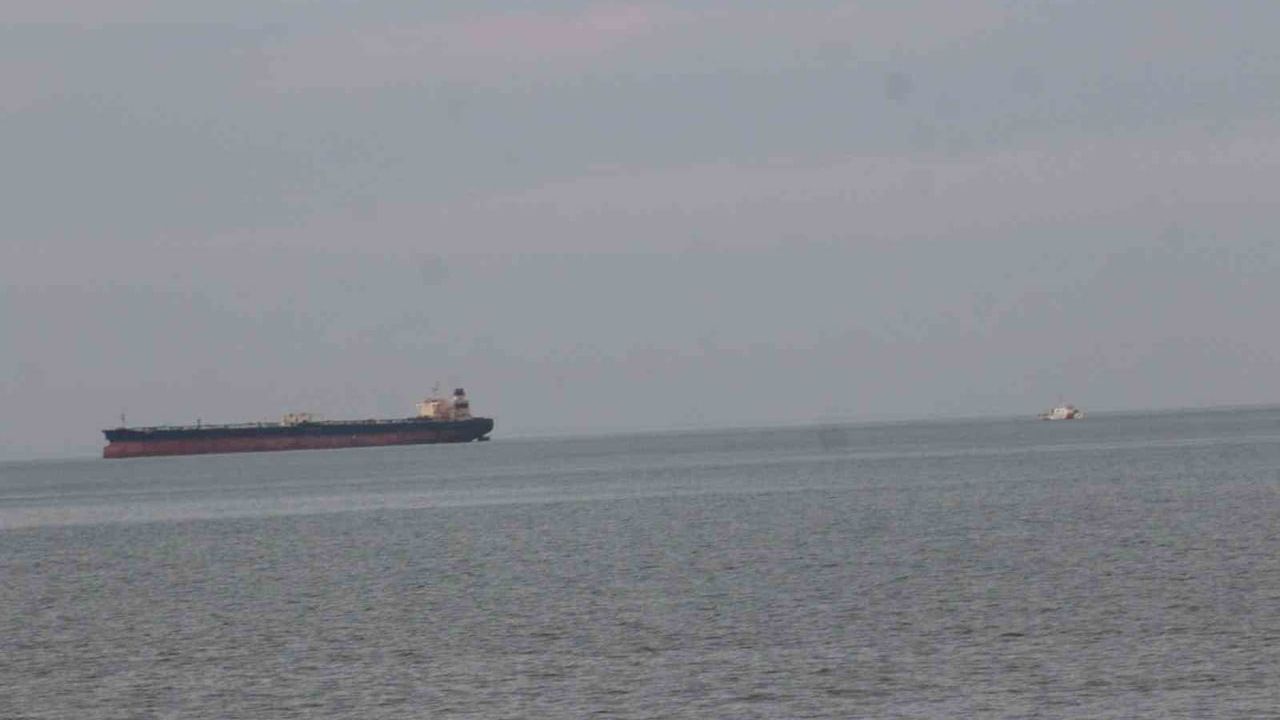 Kastamonu'da Dron Saldırısına Uğrayan Gemi Bölgeden Ayrıldı