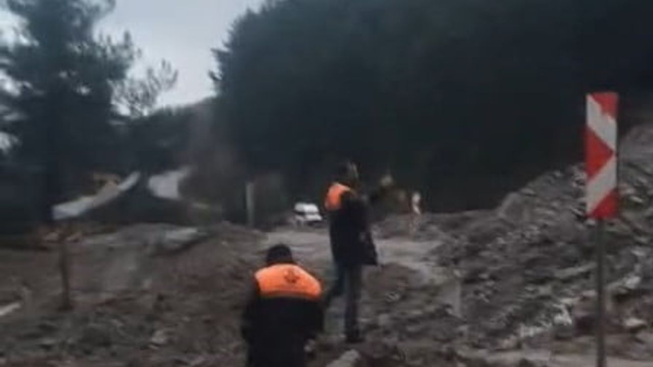 Kastamonu'da Heyelan Nedeniyle Karayolu Kapatıldı