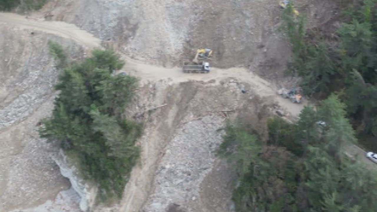 Kastamonu'da Heyelan Sonrası Ulaşım Çalışmaları Devam Ediyor