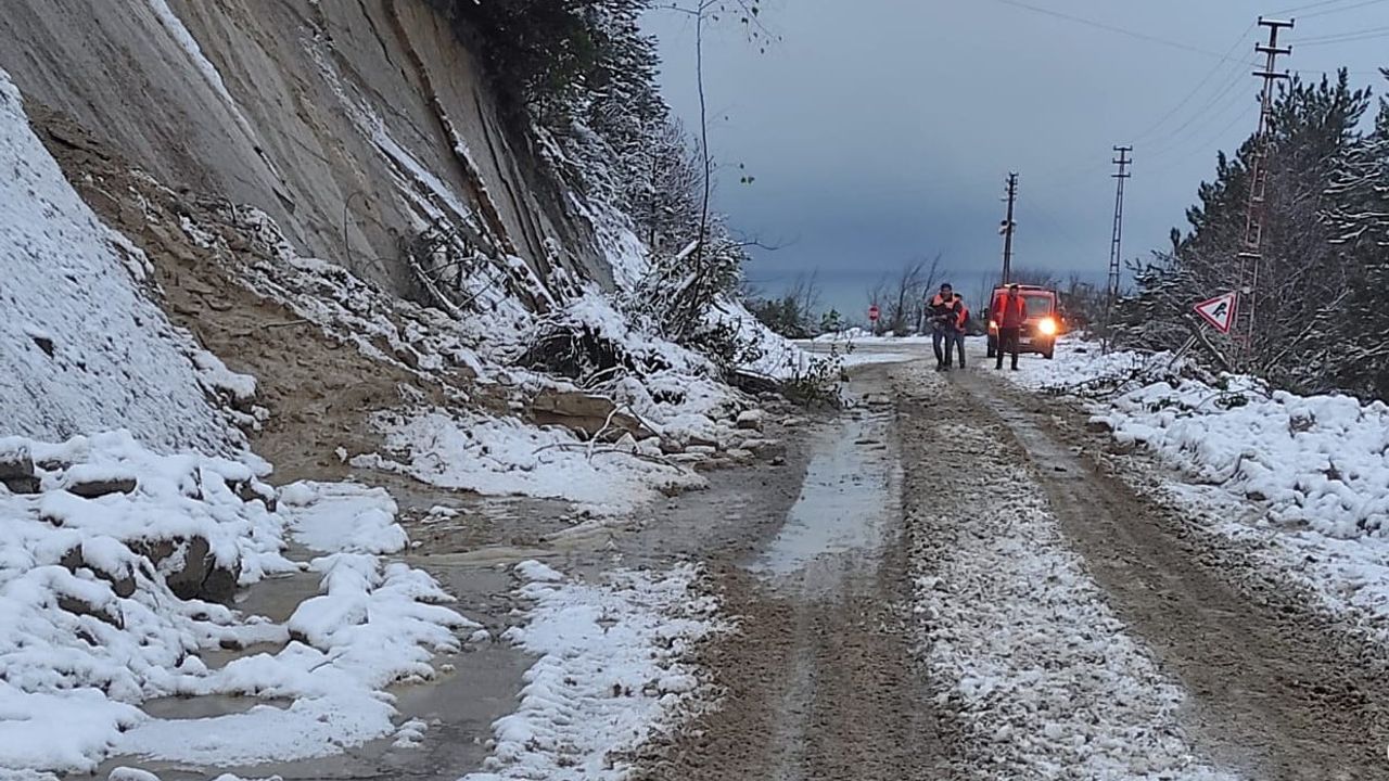 Kastamonu'da İki Farklı Noktada Heyelan Olayı