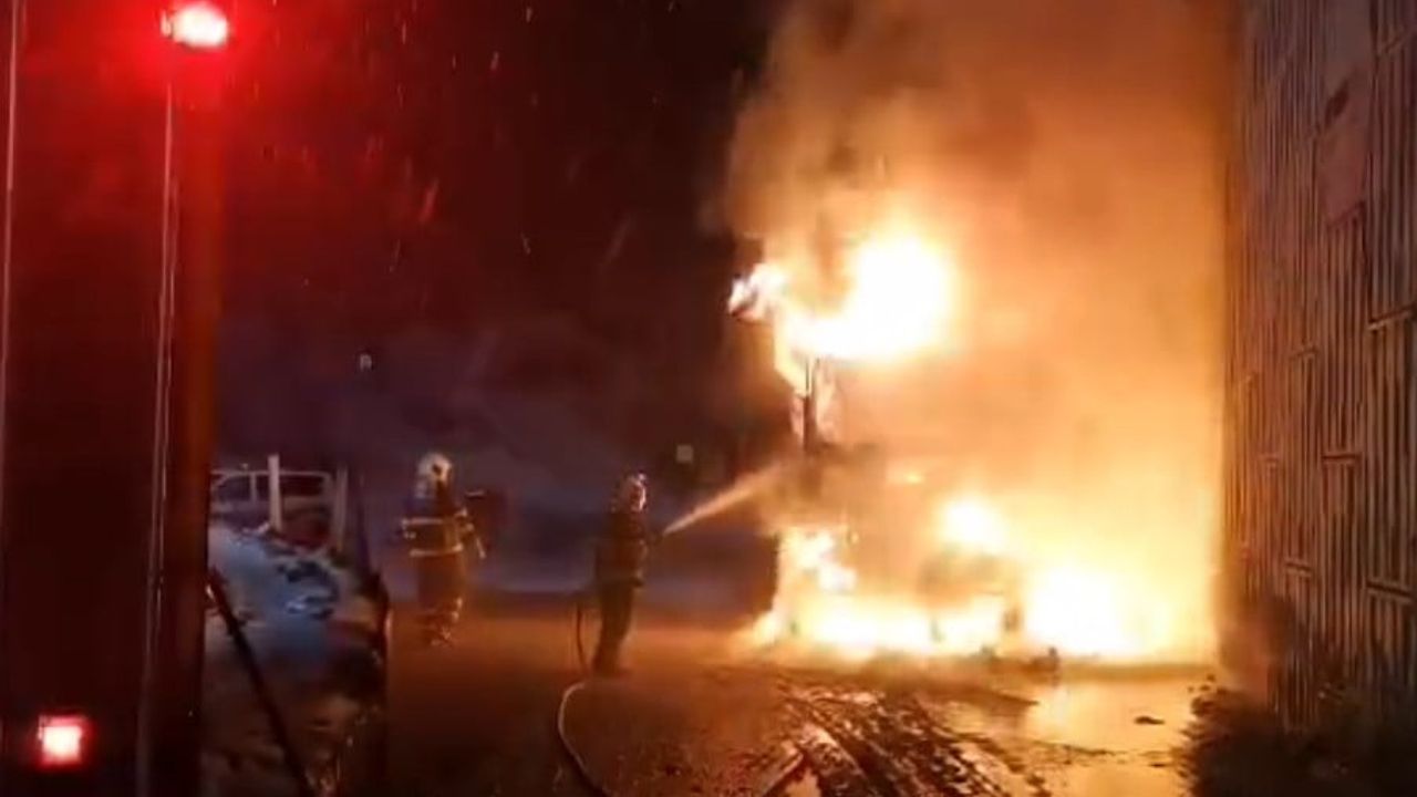 Kastamonu'da Kereste Yüklü Kamyon Yangını