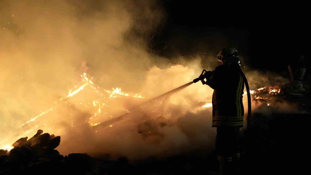 Kastamonu'da Yangın Felaketi: 3 Ev Zarar Gördü