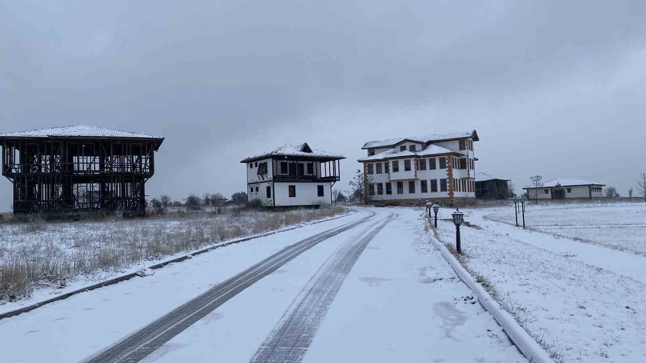 Kastamonu'da Yüksek Kesimlerde Kar Yağışı Başladı