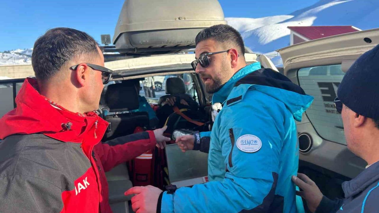 Kayak Merkezinde Yaralanan Şahsa Acil Yardım
