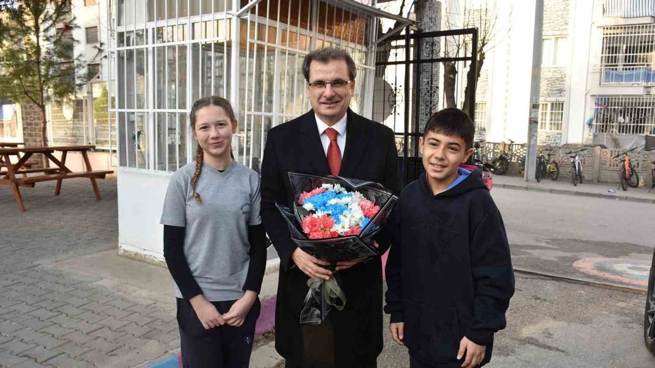 Kaymakam Güldoğan, Salihli'deki Okul Ziyaretinde İncelemelerde Bulundu