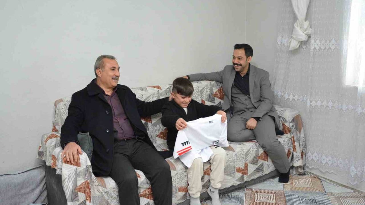 Kaymakam Uzun, Türkiye Şampiyonu Ahmet Yasin Aydemir'i Ziyaret Etti