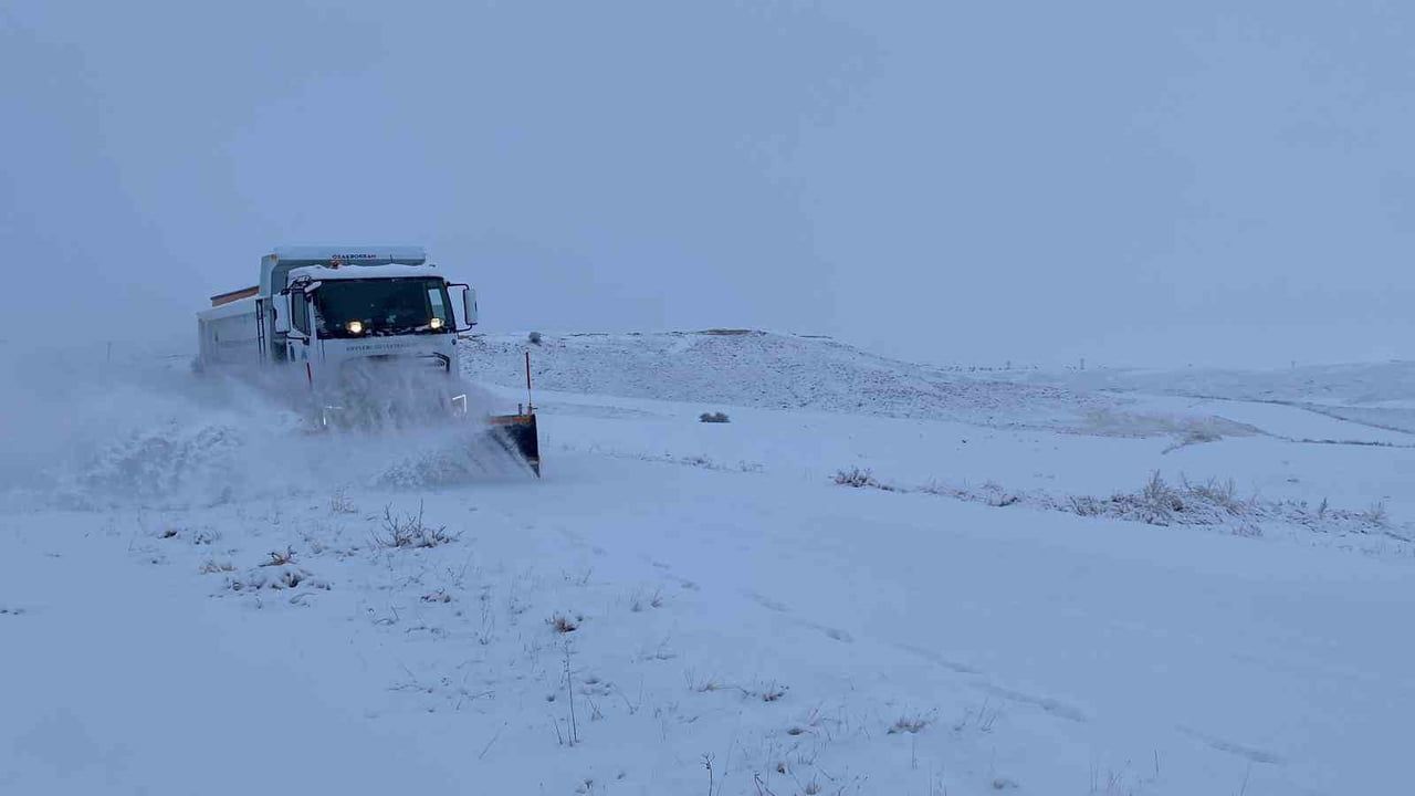 Kayseri Büyükşehir Belediyesi Karla Mücadele Çalışmalarını Hızlandırdı