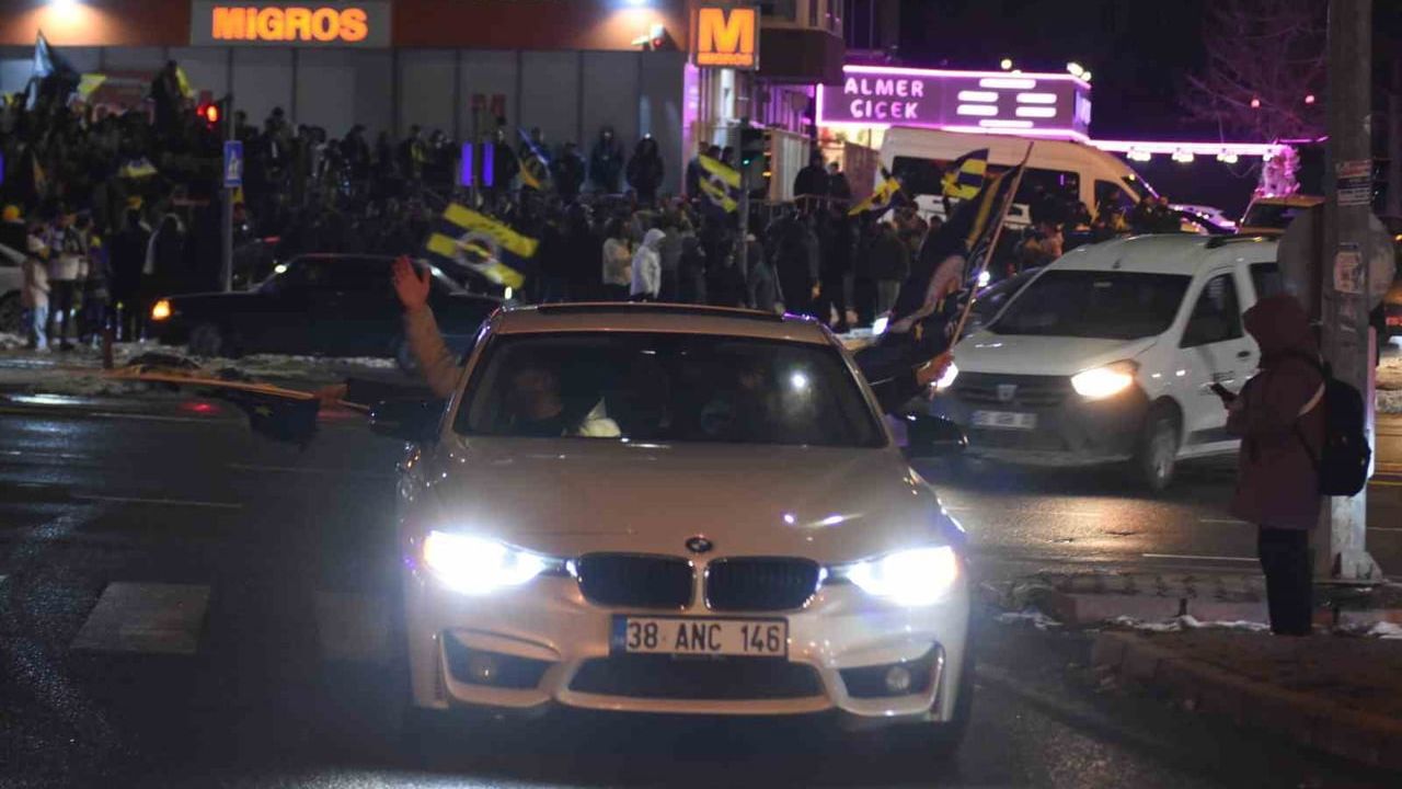 Kayseri'de Fenerbahçe'nin Süper Kupa Kutlaması