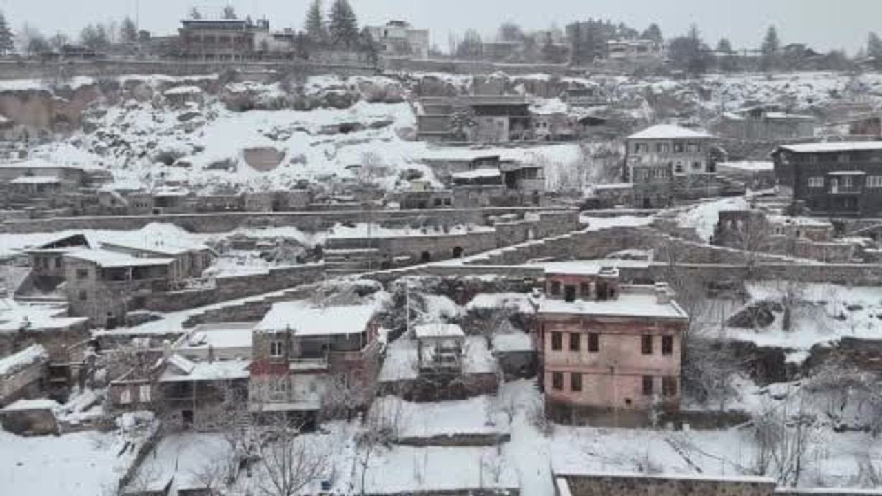 Kayseri'de Kış Manzarası: Kar Yağışı Şehri Beyaza Bürüdü