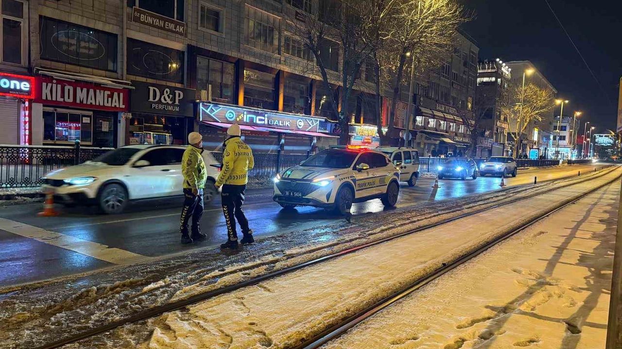 Kayseri'de Otomobil Yayaya Çarptı: 1 Kişi Ağır Yaralandı