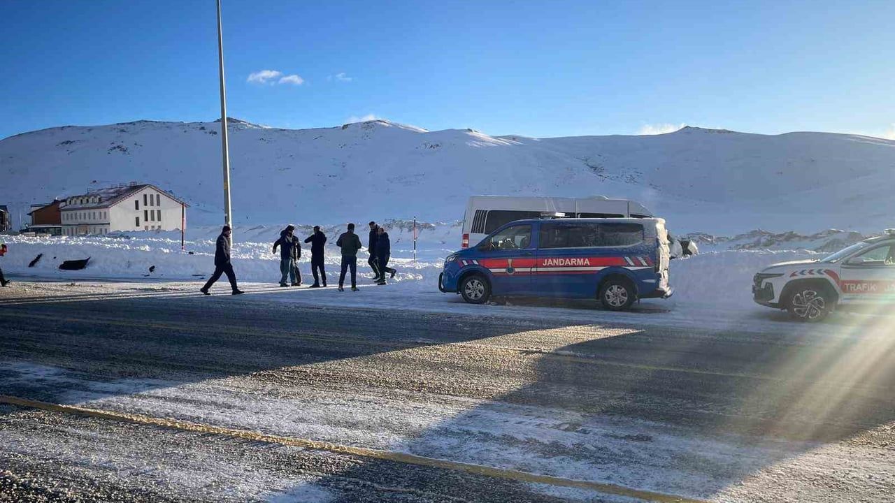 Kayseri'de Taksi ve Minibüs Çarpıştı: 16 Yaralı