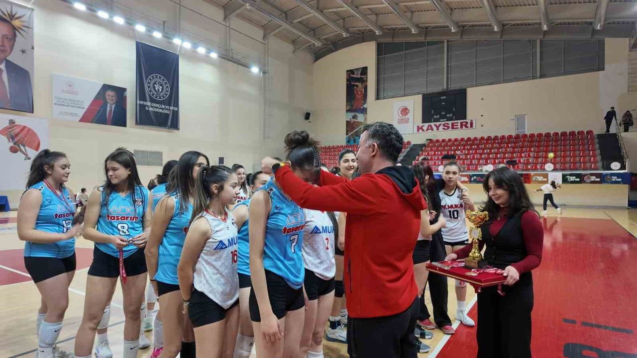 Kayseri Yıldız Kızlar Voleybol Süper Ligi'nde Şampiyon Belli Oldu