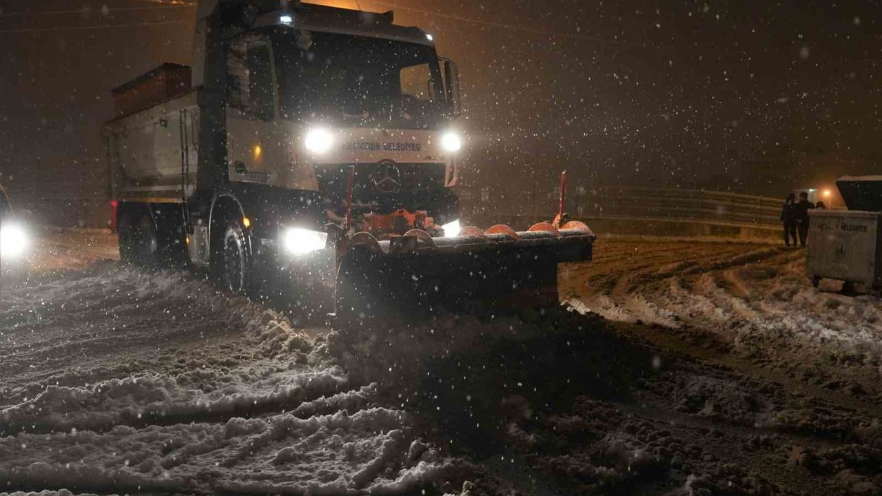 Keçiören Belediyesi Karla Mücadelede Hız Kesmeden Devam Ediyor