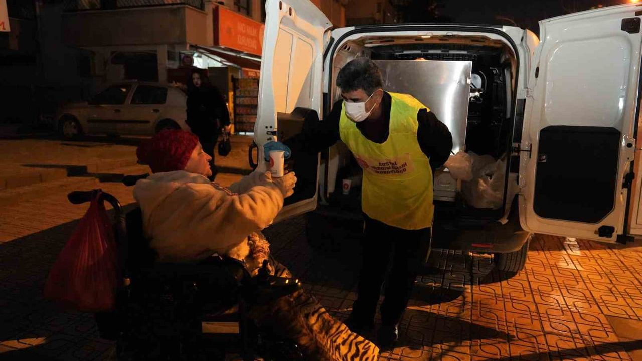 Keçiören Belediyesi'nden Sıcak Çorba İkramı