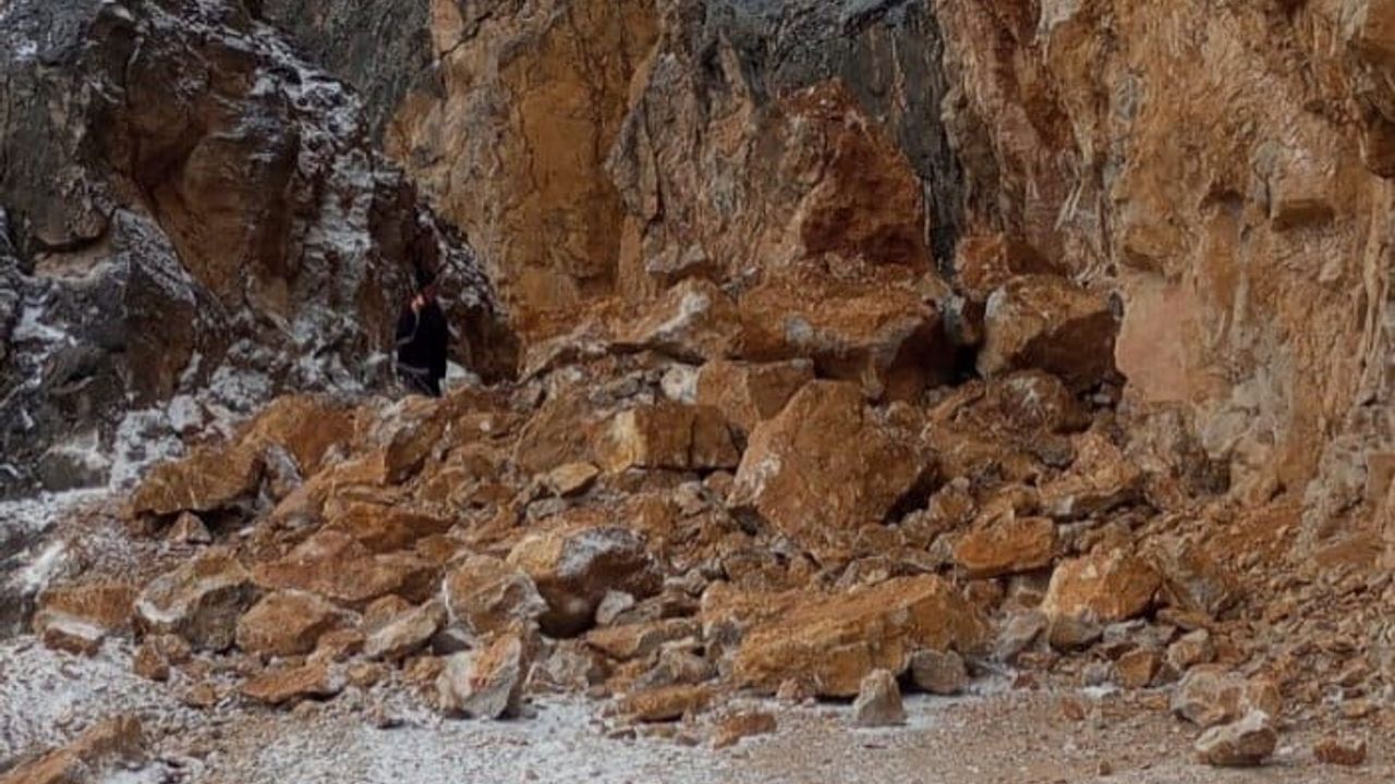 Kemaliye Taş Yolu Geçici Olarak Kapatıldı