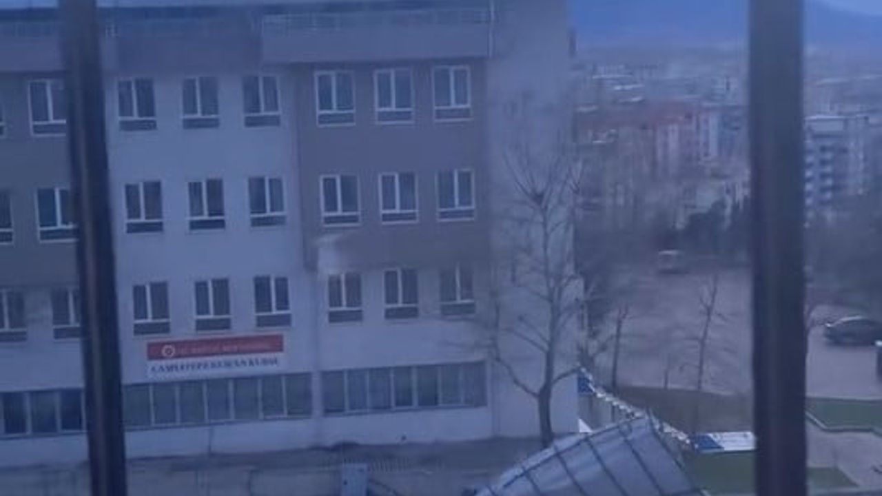 Kestel'de Şiddetli Rüzgar Cami Çatısını Uçurdu