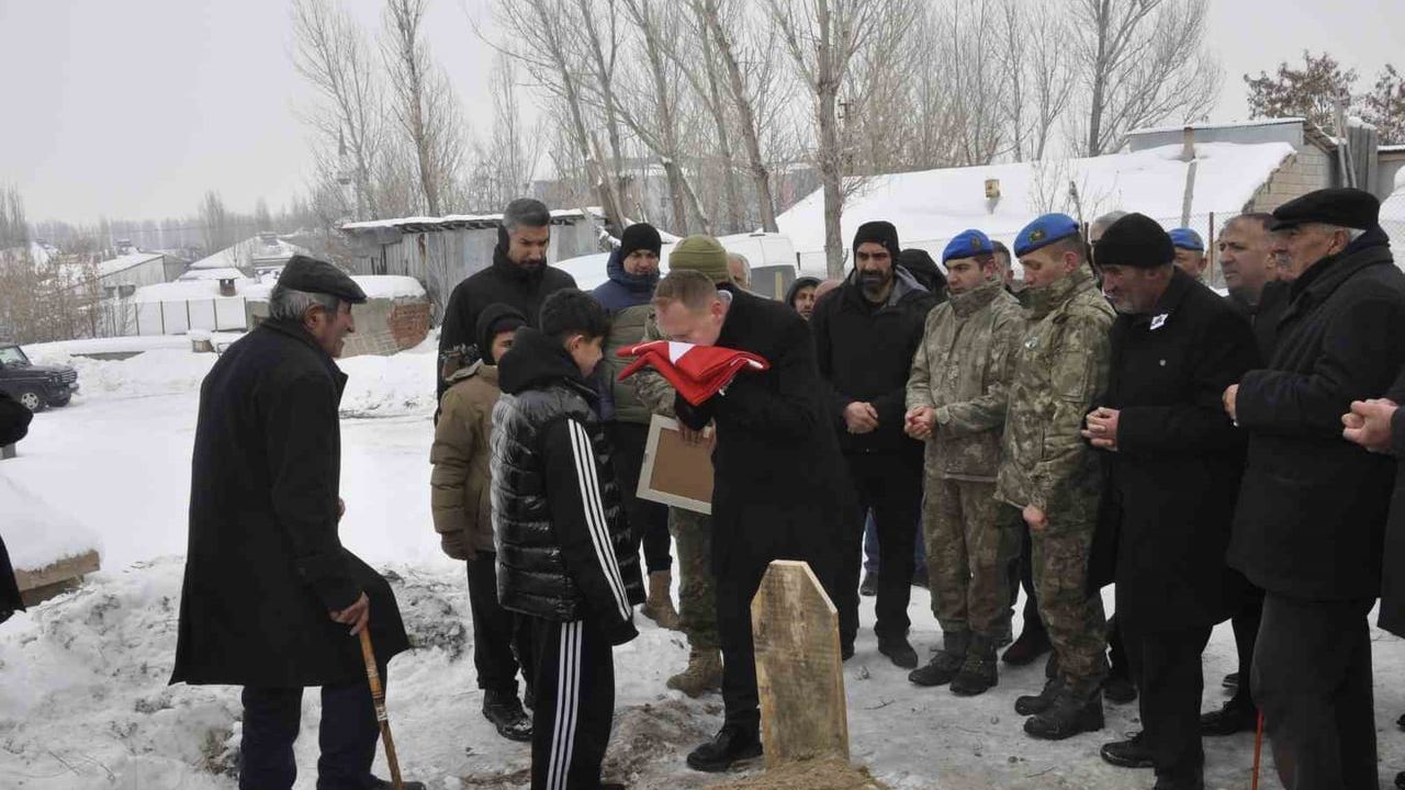 Kıbrıs Gazisi Mahmut Durmaz Son Yolculuğuna Uğurlandı
