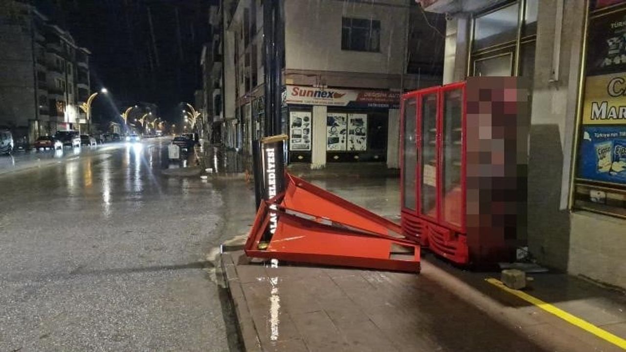 Kırıkkale ve Çorum'da Kuvvetli Rüzgar ve Yağmur Hayatı Olumsuz Etkiledi