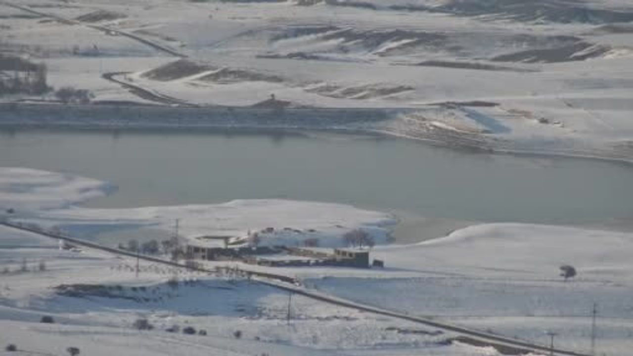 Kırkat Gölü'nde Don Olayı Vatandaşların İlginç Anlarına Sahne Oldu