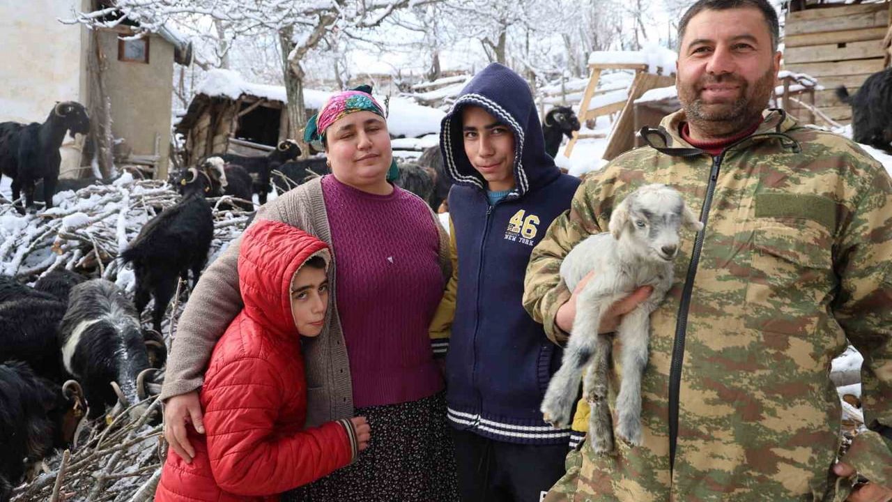 Kırsalda Hayvancılıkla Uğraşan Kadın Besicinin Azmi