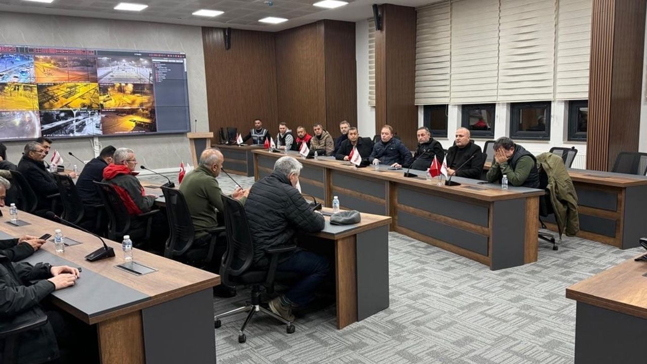 Kırşehir'de Kar Yağışı Nedeniyle Elektrik Kesintileri