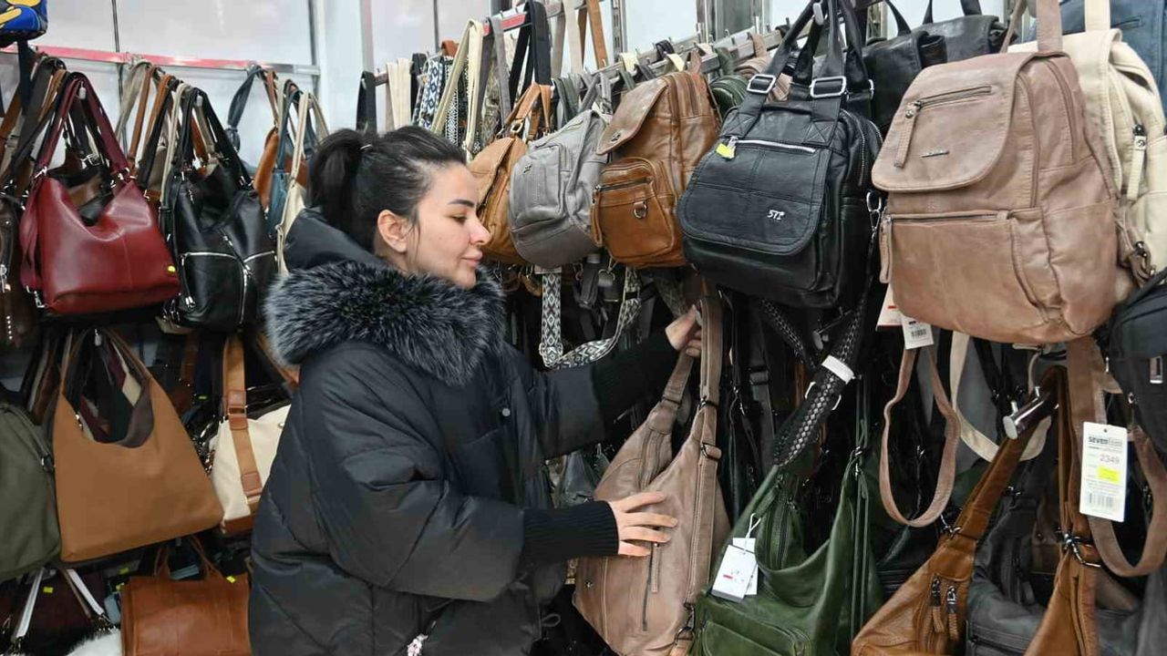 Kış Aylarında Çanta Tercihleri: Su Geçirmezlik ve Hacim Öne Çıkıyor