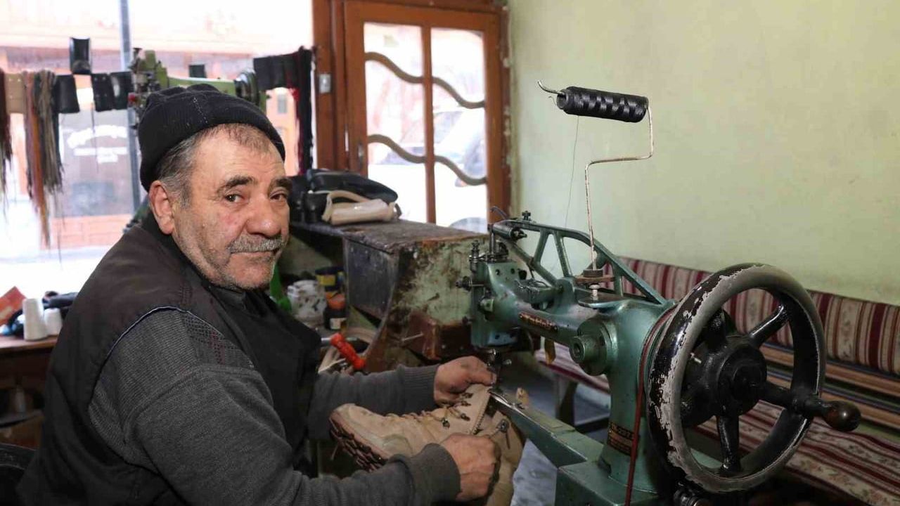 Kış Mevsiminde Ayakkabı Tamircilerinin Yükselişi