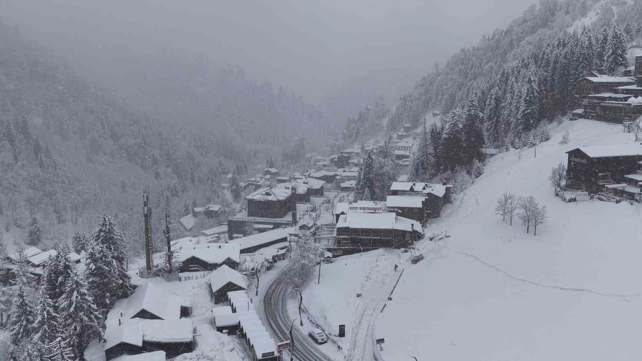 Kış Mevsiminde Beyaza Bürünmüş Ayder Yaylası Havadan Görüntülendi
