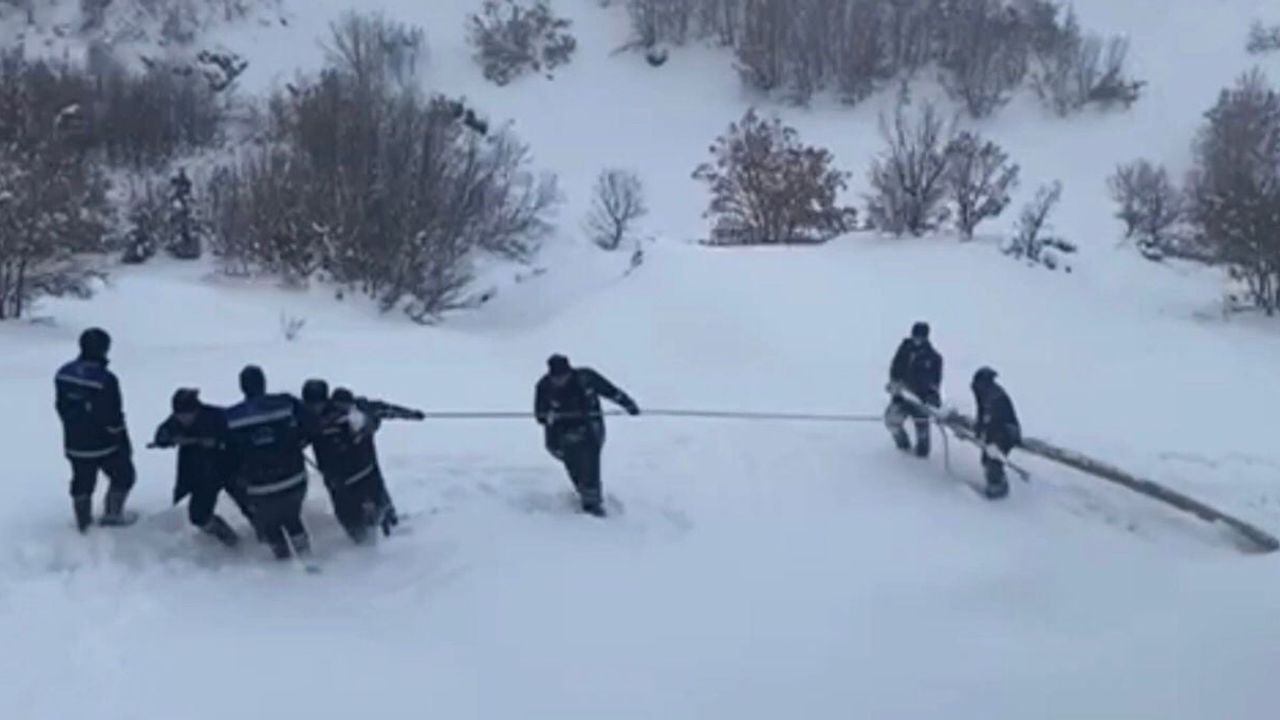 Kış Şartlarında Elektrik Dağıtımı: Fırat EDAŞ Ekipleri Seferber Oldu