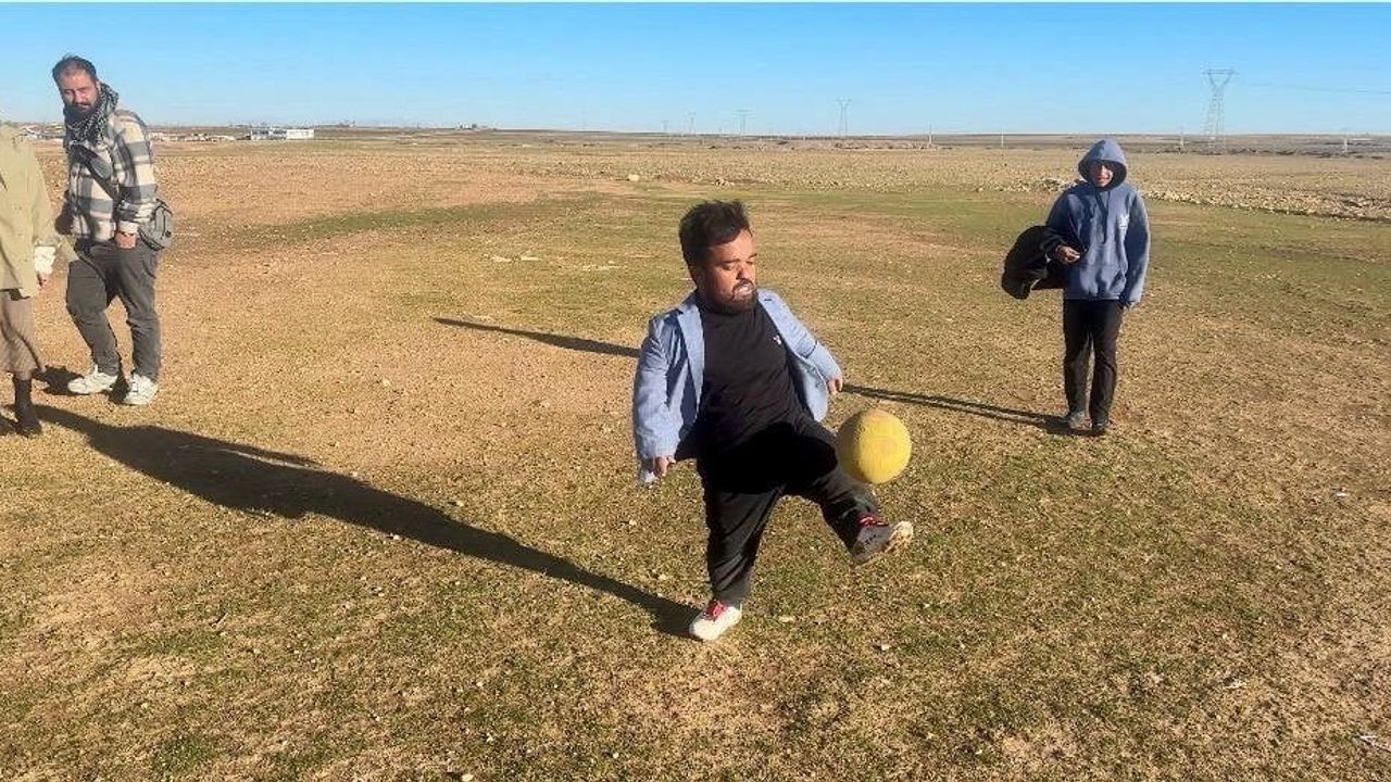 Kısa Boyuna Rağmen Futboluyla Yükseliyor
