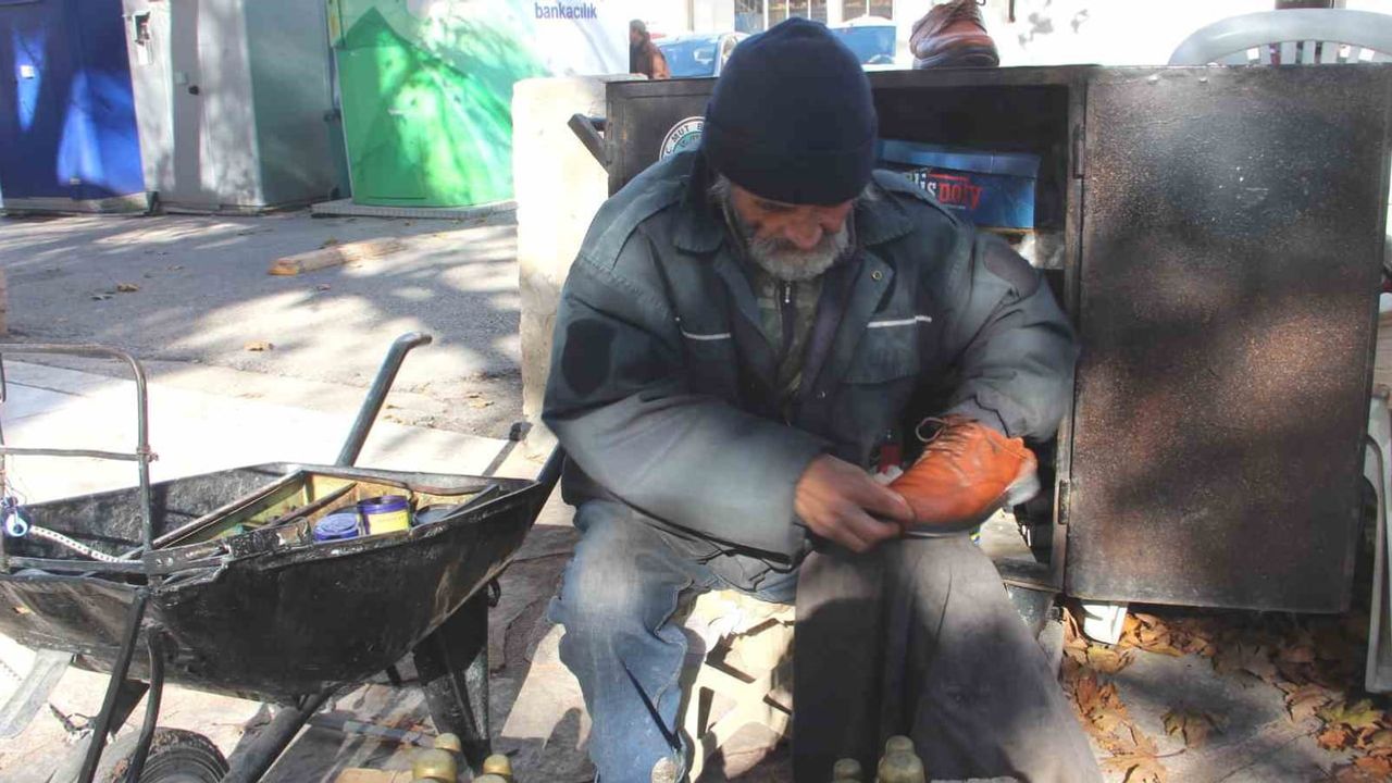 Kışın Soğuklarında Ekmek Mücadelesi: Bayram Batı