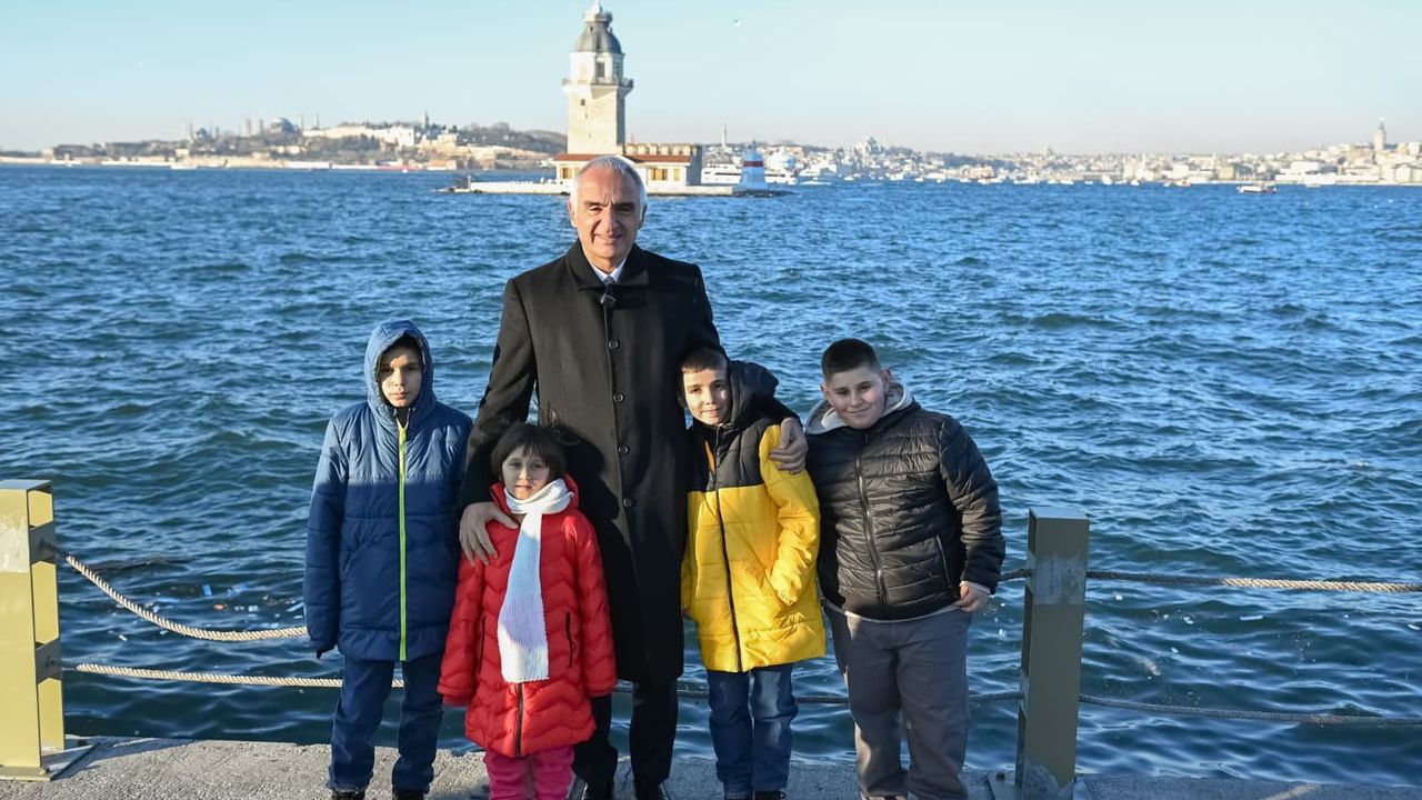 Kız Kulesi'nde Unutulmaz Buluşma: Bakan Ersoy'dan Sıcak Davet