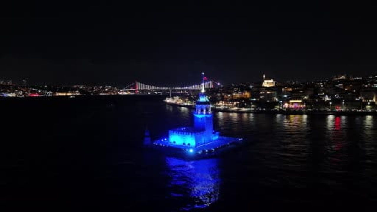 Kız Kulesi'nde Yılbaşı Işık Şovu