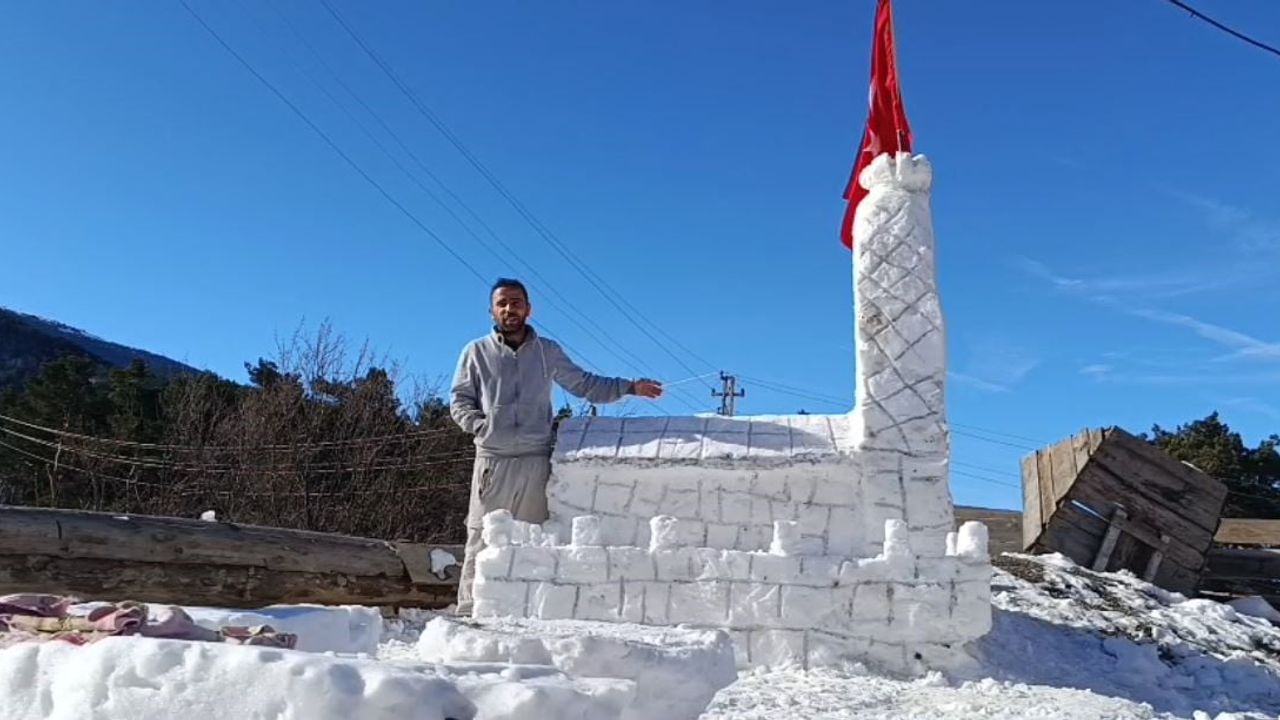 Kız Kulesi'ni Kardan Yaptılar