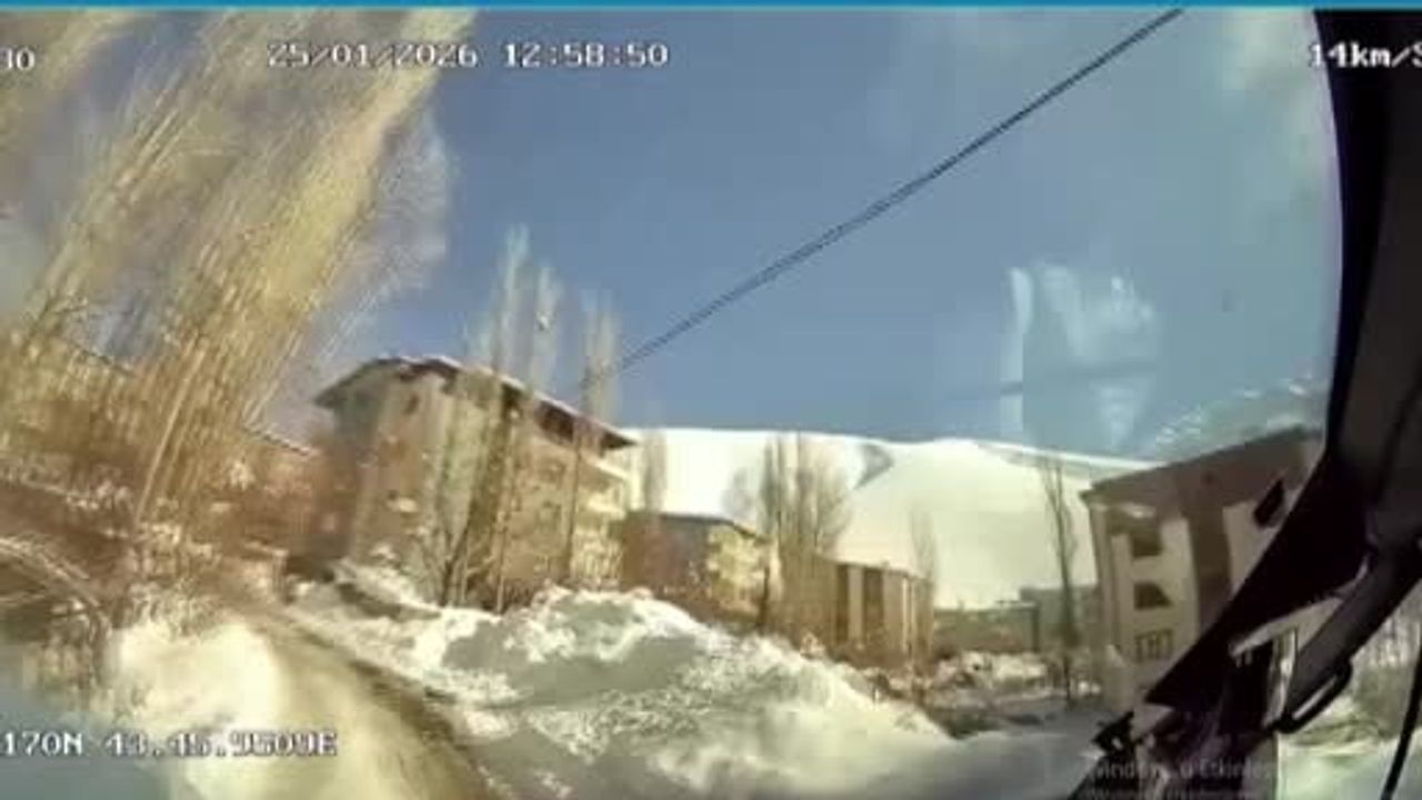 Kızakla Kayarken Otobüsün Altına Giren Çocuk Hayatını Kaybetti