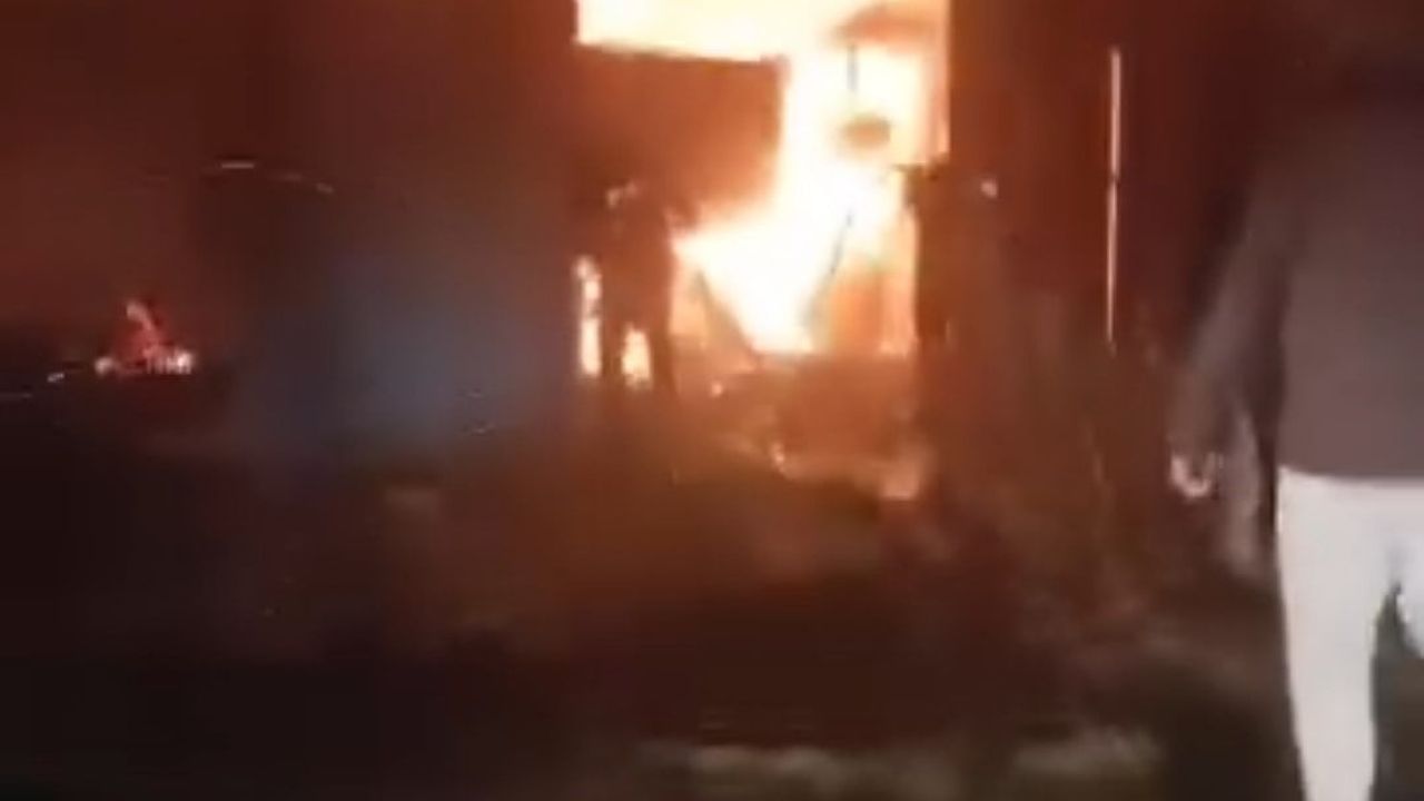 Kızıldağ Yeniyapan Köyünde Yangın: Traktör Kullanılamaz Hale Geldi