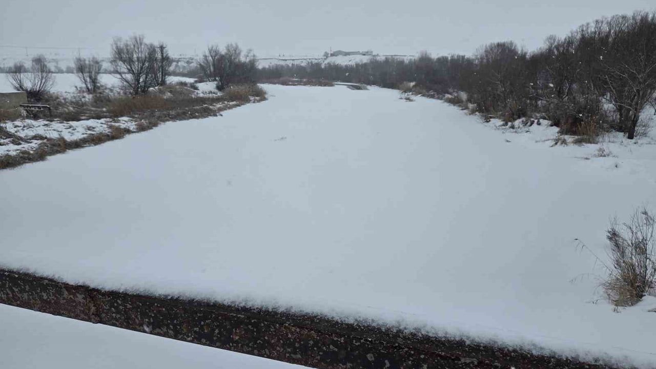 Kızılırmak Nehri Buz Tuttu, Eskimo Usulü Balık Avı