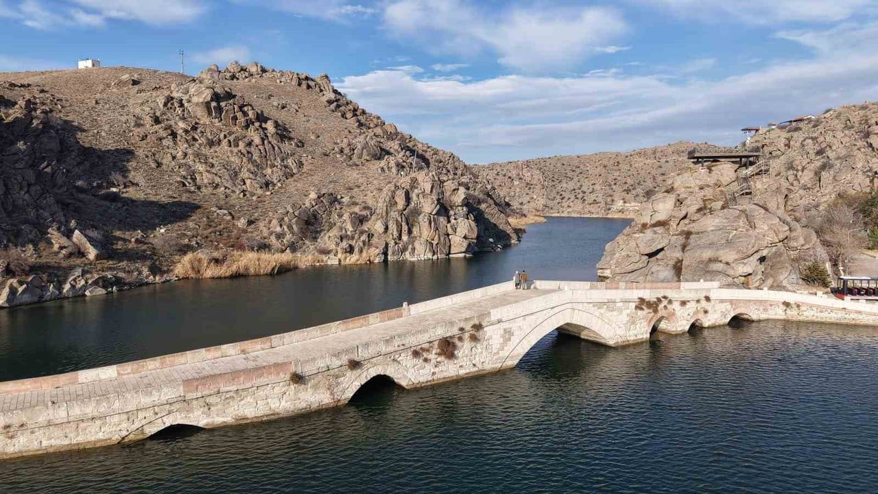Kızılırmak Vadisi'nde Tarihin İzleri: Çeşnigir Köprüsü